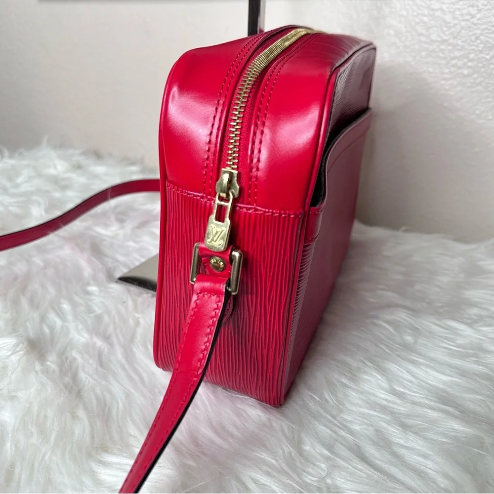Louis Vuitton Trocadero in Red EPI Leather - Picture 3 of 16